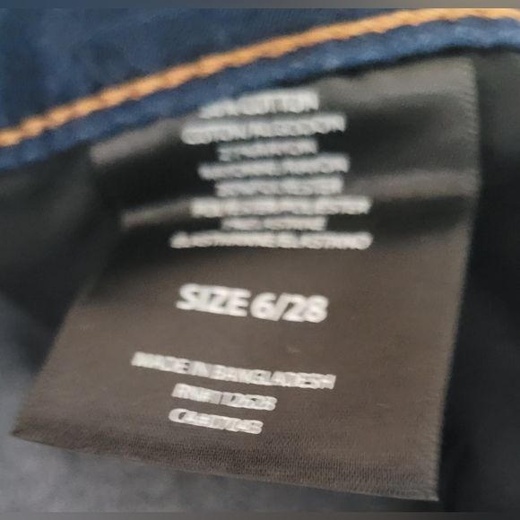 Tahari Straight Leg Women's Jegging Type Jeans Size 6 - Picture 4 of 4